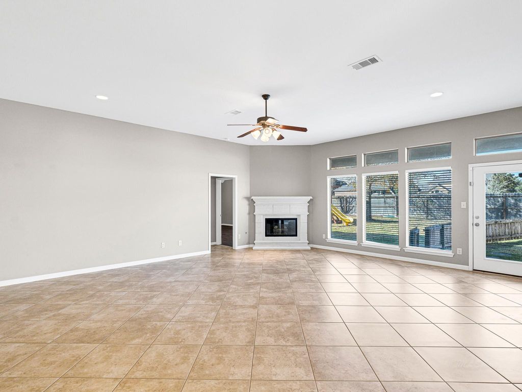 Image 28 of property listing at 2818 Red Maple Drive, Katy, TX 77494