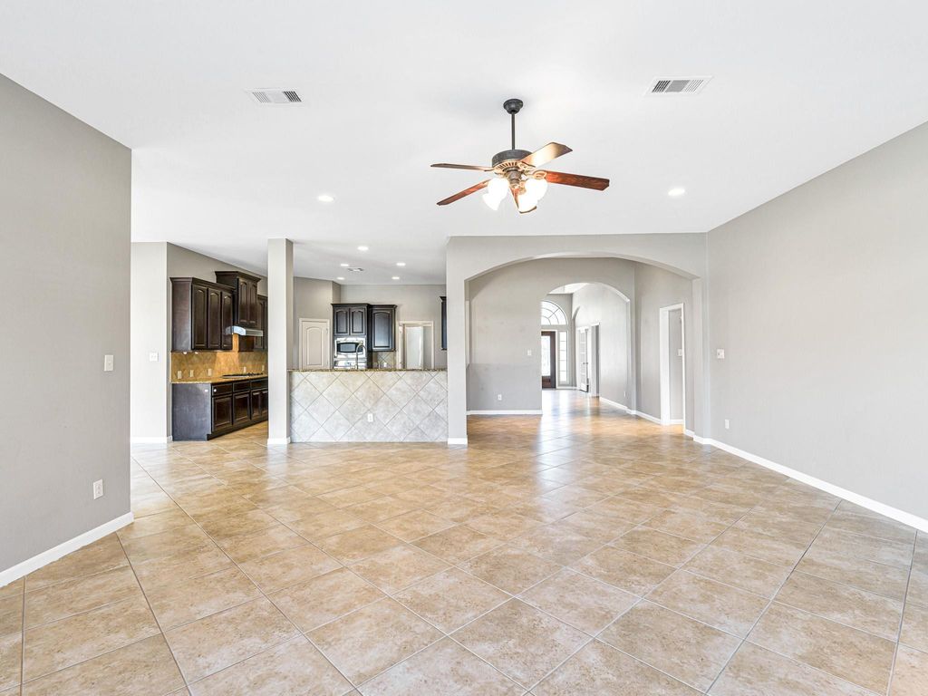 Image 30 of property listing at 2818 Red Maple Drive, Katy, TX 77494