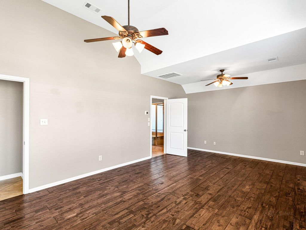 Image 32 of property listing at 2818 Red Maple Drive, Katy, TX 77494