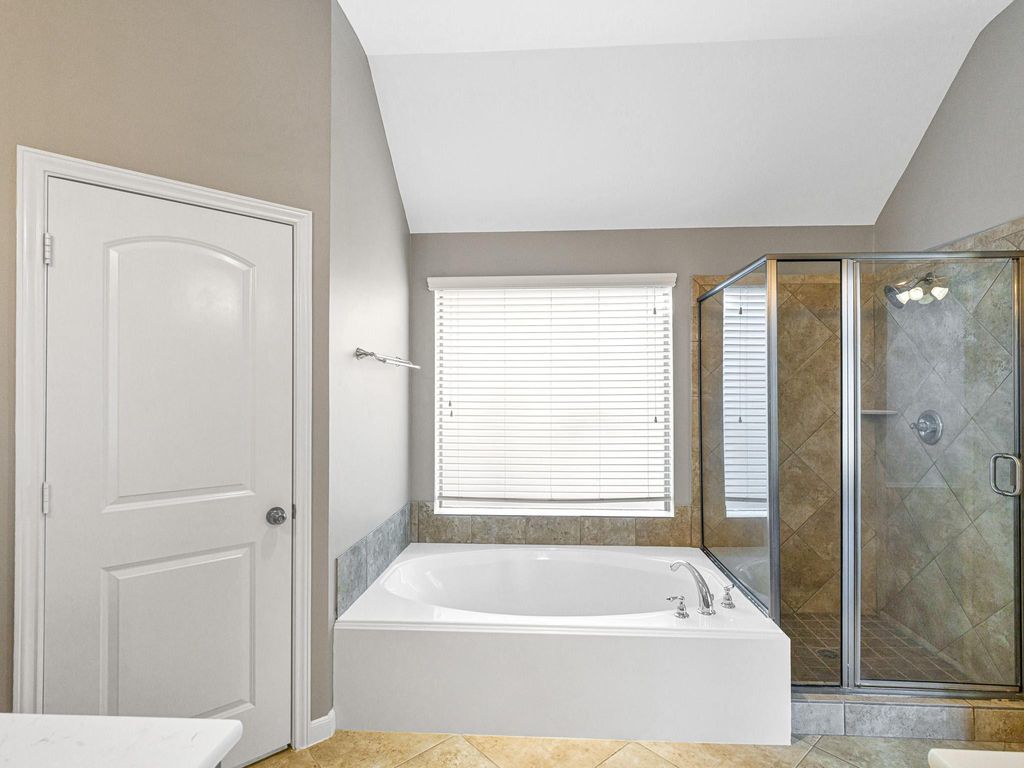 Image 33 of property listing at 2818 Red Maple Drive, Katy, TX 77494