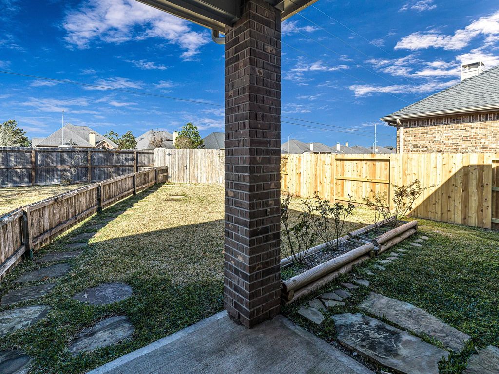 Image 36 of property listing at 2818 Red Maple Drive, Katy, TX 77494