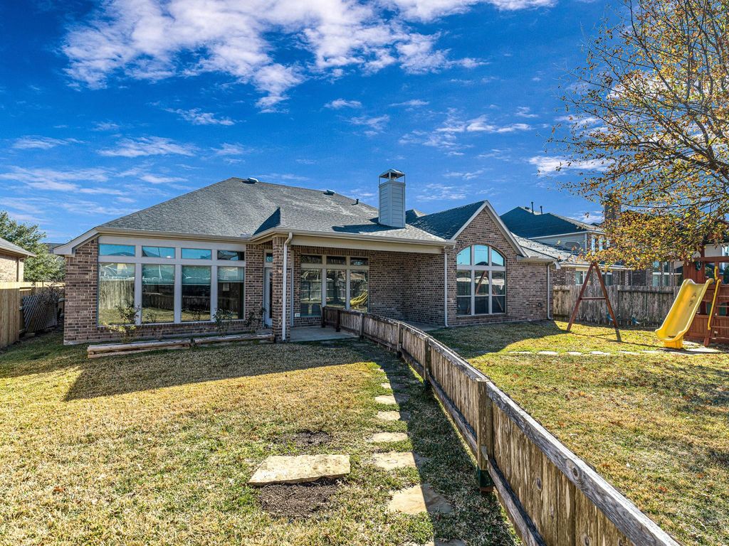 Image 38 of property listing at 2818 Red Maple Drive, Katy, TX 77494