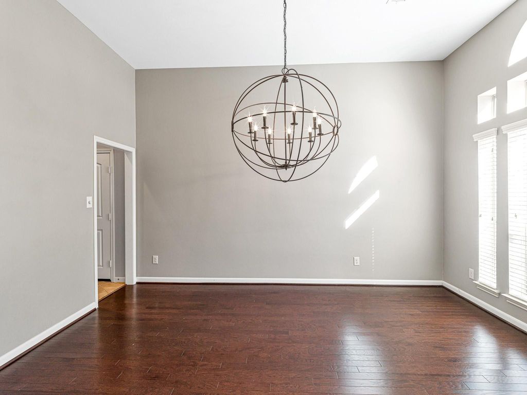 Image 4 of property listing at 2818 Red Maple Drive, Katy, TX 77494