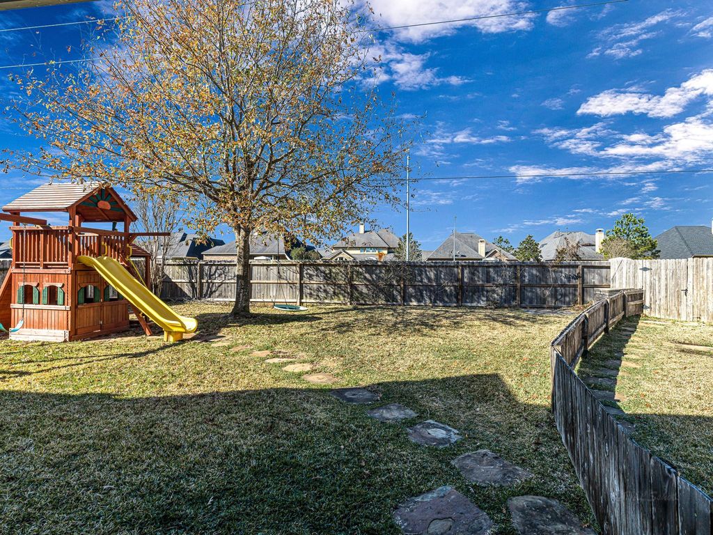 Image 41 of property listing at 2818 Red Maple Drive, Katy, TX 77494