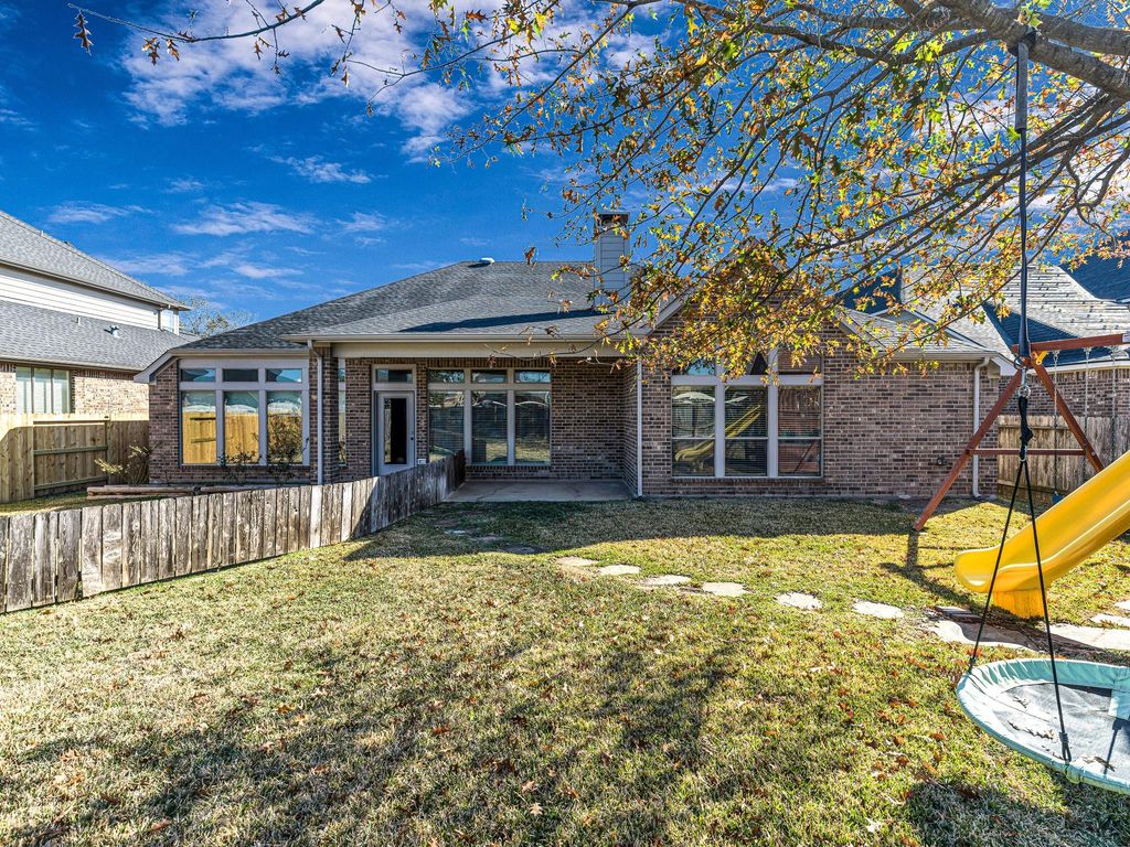 Image 42 of property listing at 2818 Red Maple Drive, Katy, TX 77494