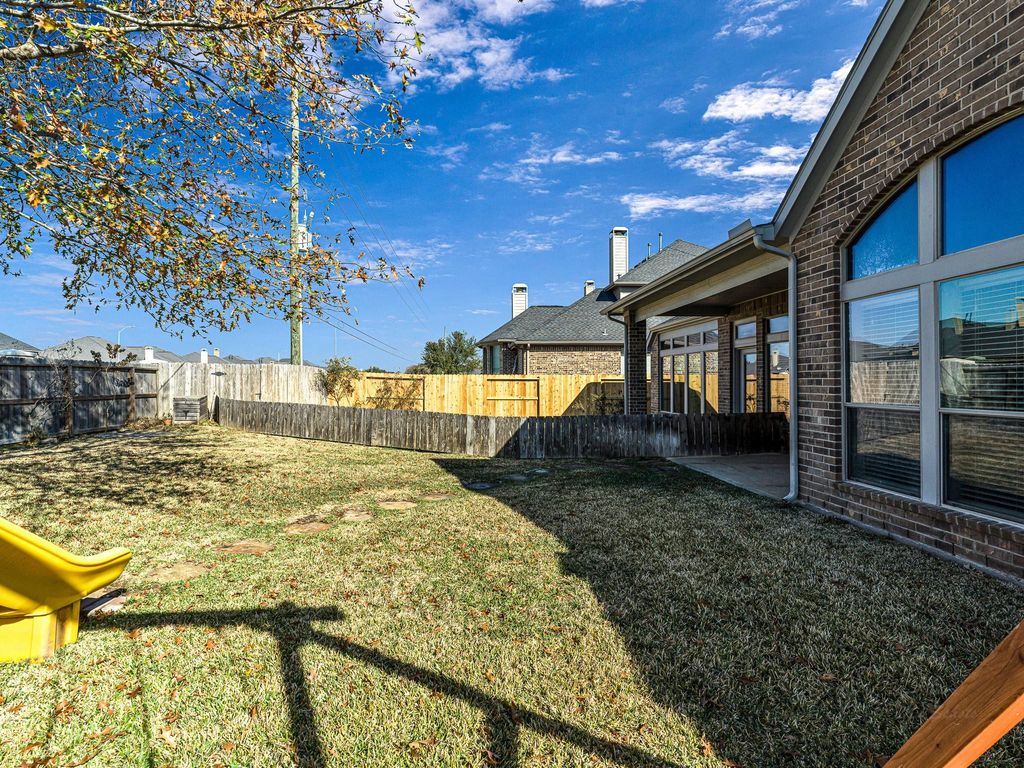 Image 44 of property listing at 2818 Red Maple Drive, Katy, TX 77494