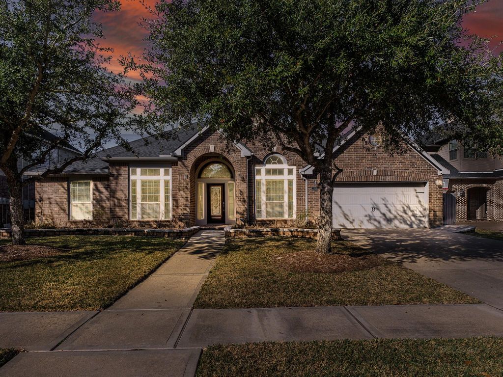 Image 45 of property listing at 2818 Red Maple Drive, Katy, TX 77494