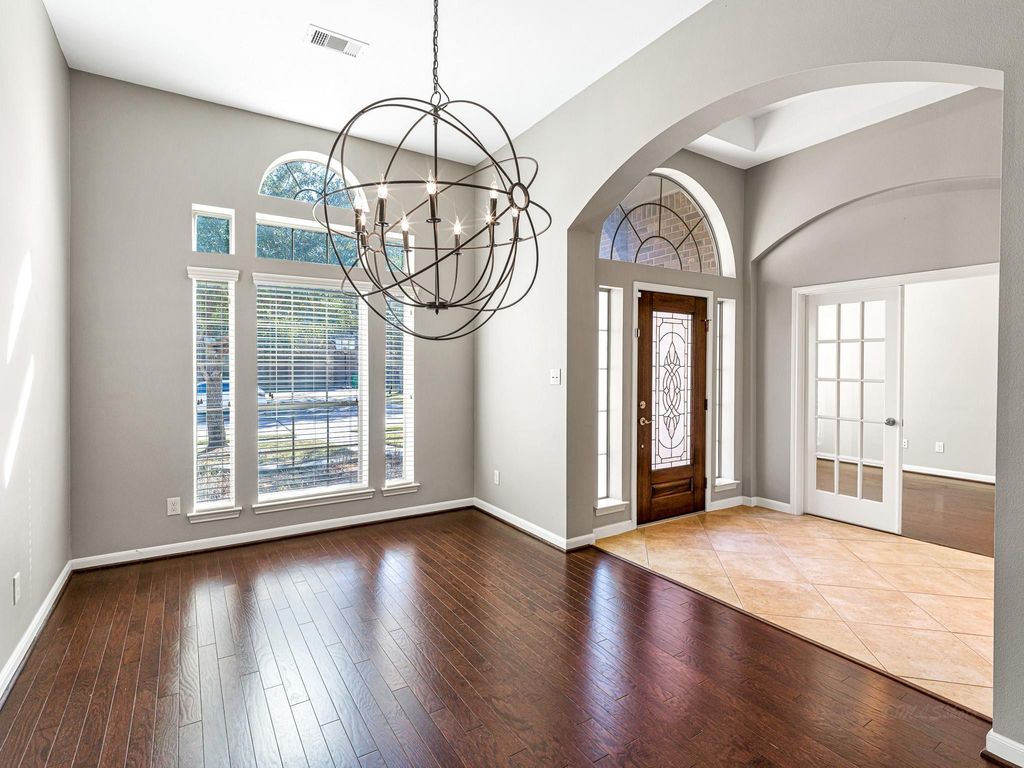 Image 5 of property listing at 2818 Red Maple Drive, Katy, TX 77494