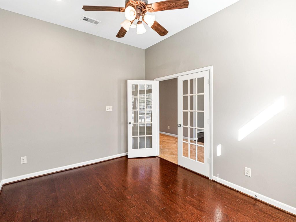 Image 6 of property listing at 2818 Red Maple Drive, Katy, TX 77494