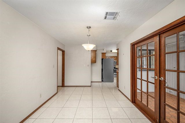 2415 NE 9th St, Lawton, OK 73507