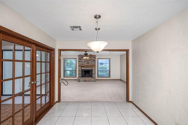 2415 NE 9th St, Lawton, OK 73507