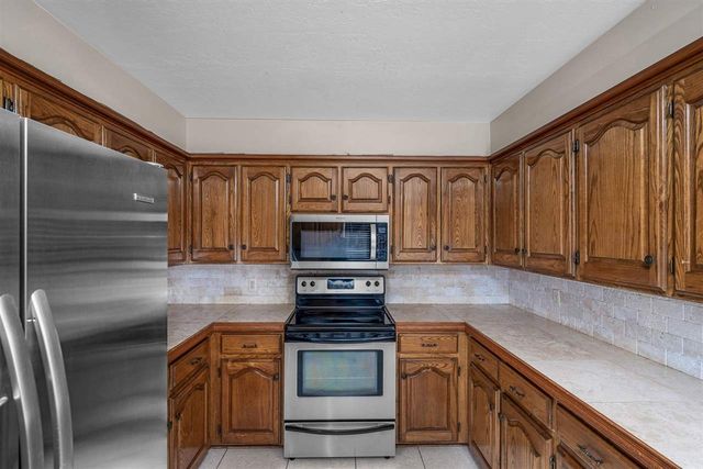 2415 NE 9th St, Lawton, OK 73507