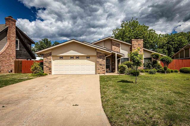 2415 NE 9th St, Lawton, OK 73507