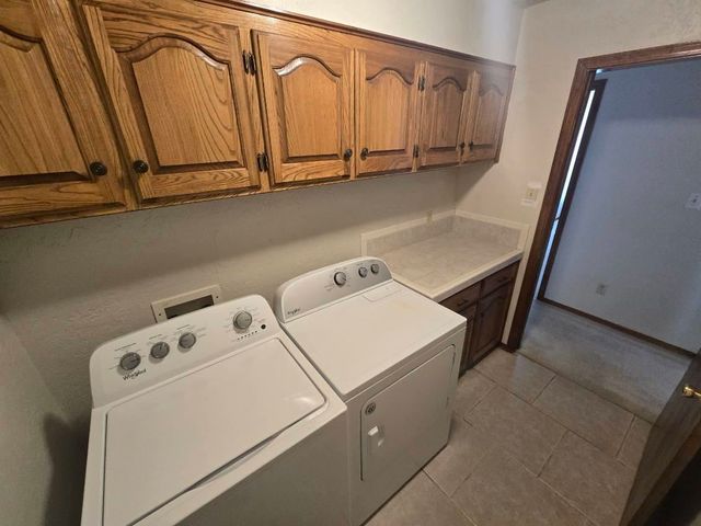 2415 NE 9th St, Lawton, OK 73507
