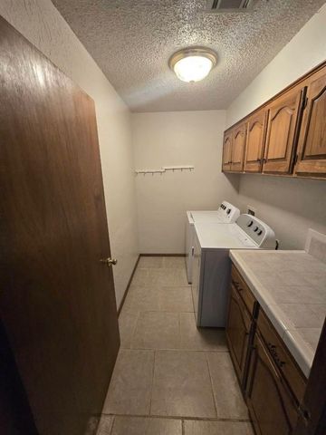 2415 NE 9th St, Lawton, OK 73507