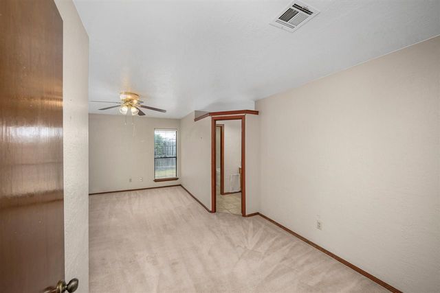 2415 NE 9th St, Lawton, OK 73507