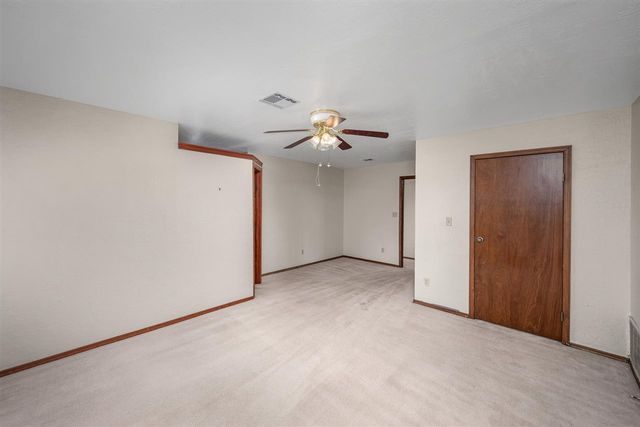 2415 NE 9th St, Lawton, OK 73507