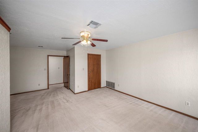 2415 NE 9th St, Lawton, OK 73507
