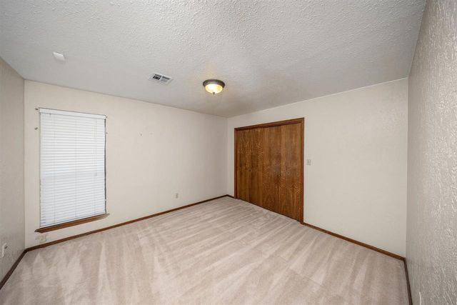 2415 NE 9th St, Lawton, OK 73507