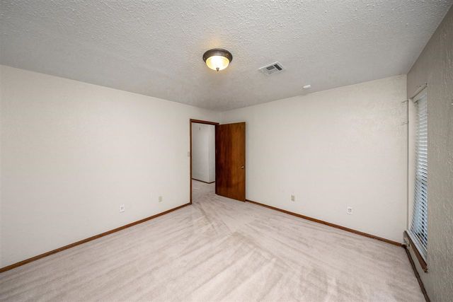 2415 NE 9th St, Lawton, OK 73507