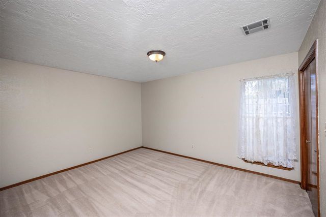 2415 NE 9th St, Lawton, OK 73507