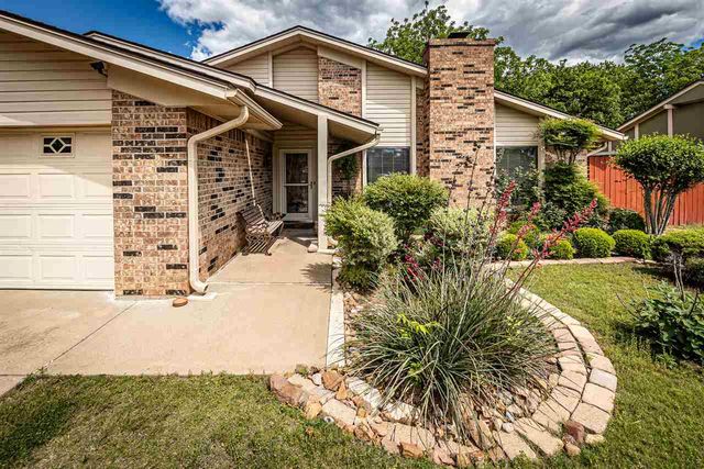 2415 NE 9th St, Lawton, OK 73507