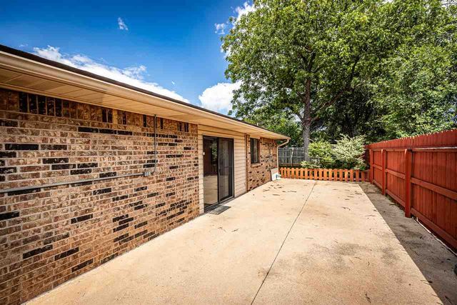 2415 NE 9th St, Lawton, OK 73507