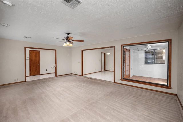2415 NE 9th St, Lawton, OK 73507