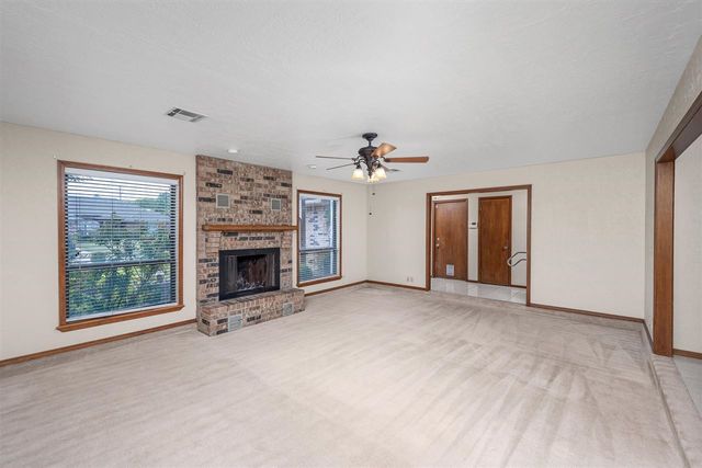 2415 NE 9th St, Lawton, OK 73507