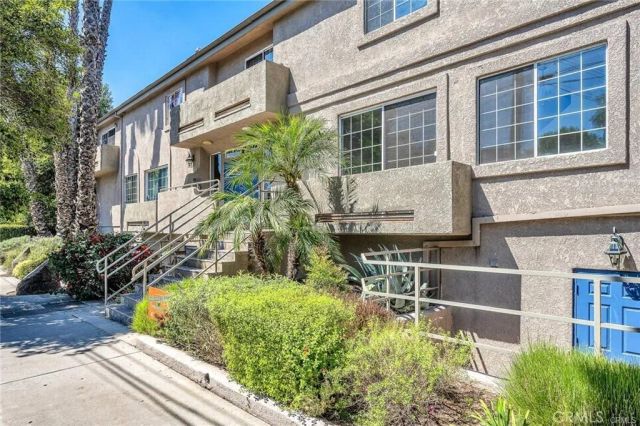 18347 Saticoy 7, Reseda, CA 91335