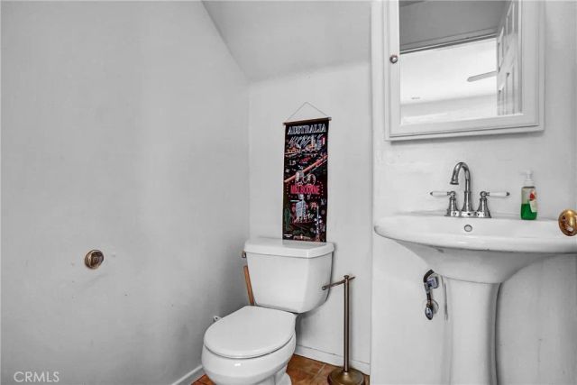 18347 Saticoy 7, Reseda, CA 91335