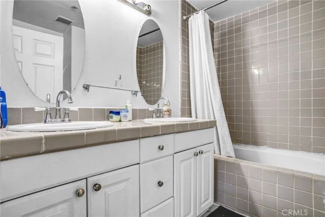 18347 Saticoy 7, Reseda, CA 91335