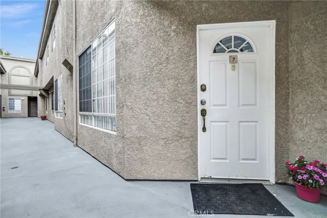 18347 Saticoy 7, Reseda, CA 91335