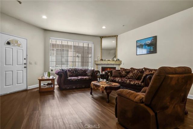 18347 Saticoy 7, Reseda, CA 91335