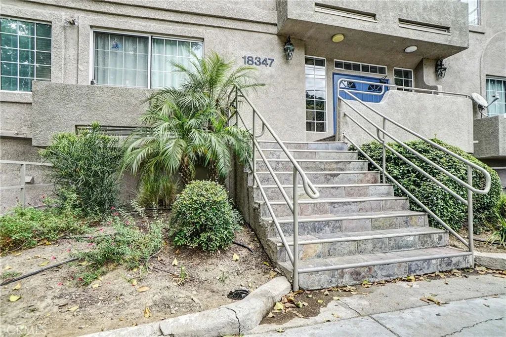 18347 Saticoy 7, Reseda, CA 91335