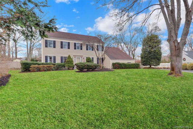 6 Samuels Path, Miller Place, NY 11764