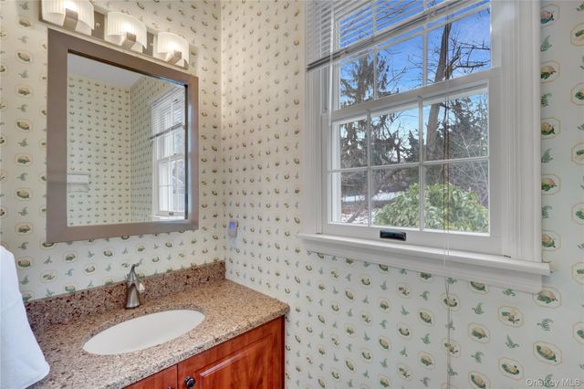 6 Samuels Path, Miller Place, NY 11764