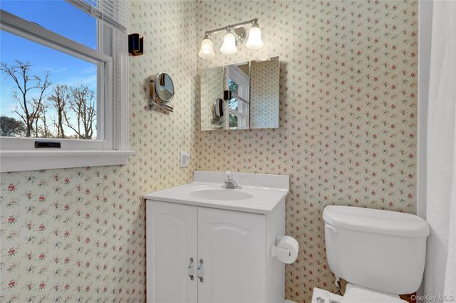 6 Samuels Path, Miller Place, NY 11764