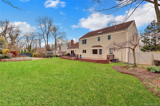 6 Samuels Path, Miller Place, NY 11764