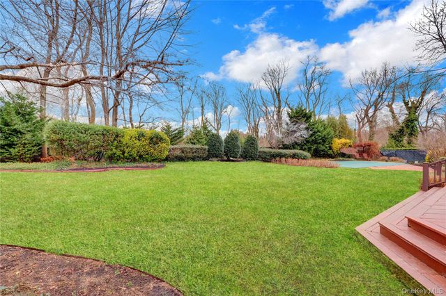 6 Samuels Path, Miller Place, NY 11764