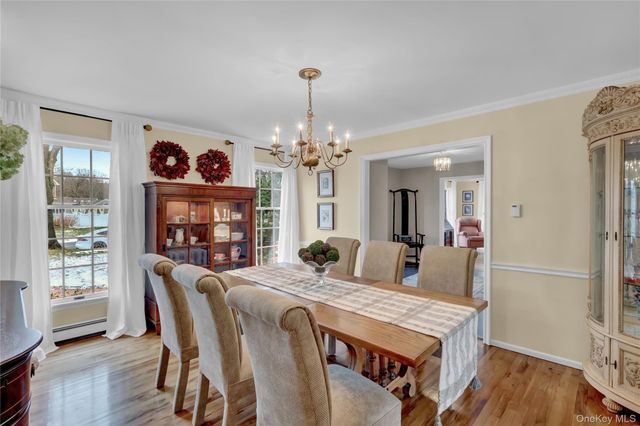 6 Samuels Path, Miller Place, NY 11764