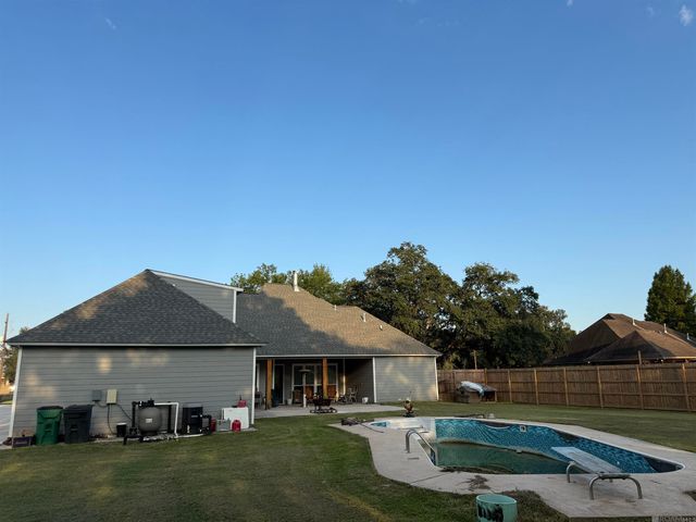 20260 Sallie Dr, Plaquemine, LA 70764