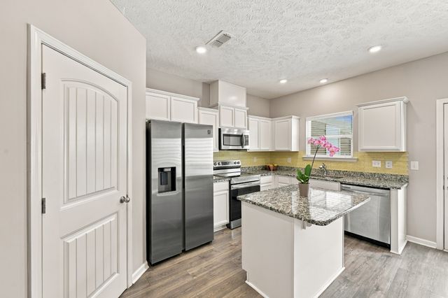 1063 Bradburn Village Dr, Antioch, TN 37013