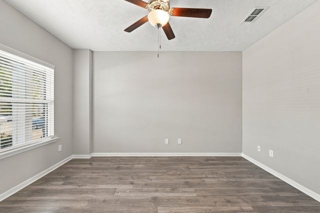 1063 Bradburn Village Dr, Antioch, TN 37013