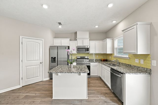 1063 Bradburn Village Dr, Antioch, TN 37013