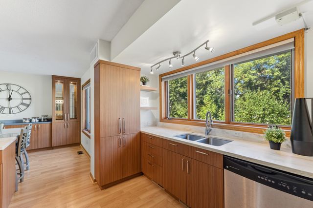 933 Dartmouth Place SE, Minneapolis, MN 55414