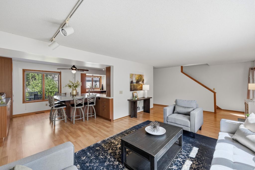 933 Dartmouth Place SE, Minneapolis, MN 55414 — photo 3