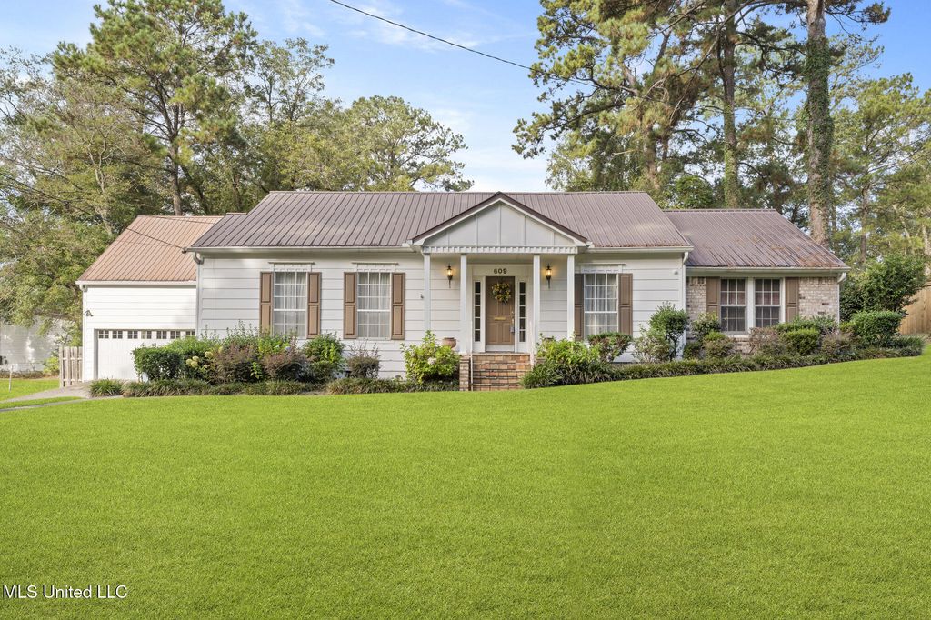 609 Dabbs Street, Hattiesburg, MS 39401