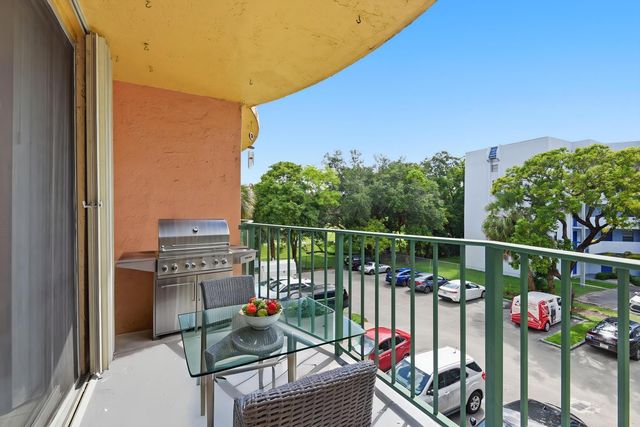 9360 Fontainebleau Boulevard Apt 310, Miami, FL 33172