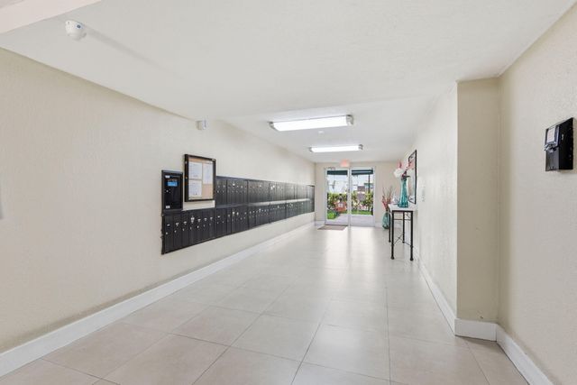 9360 Fontainebleau Boulevard Apt 310, Miami, FL 33172